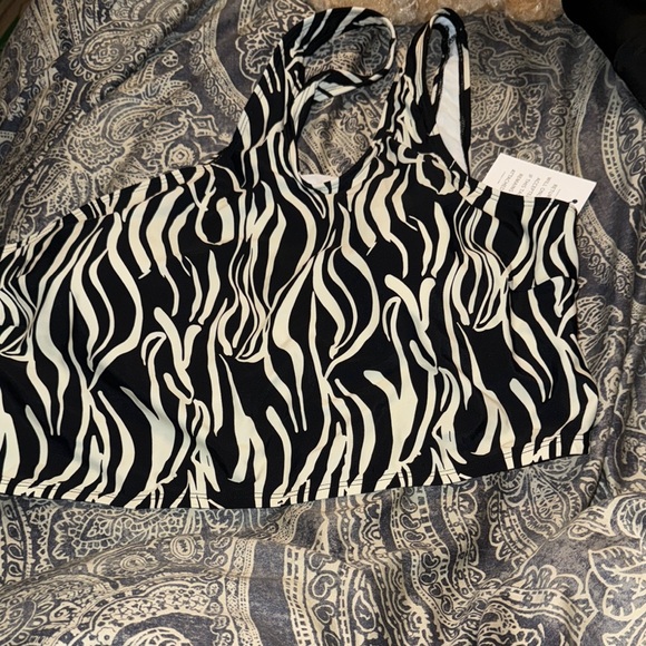 Eloquii Other - Black and White Zebra Print a symmetrical swim top